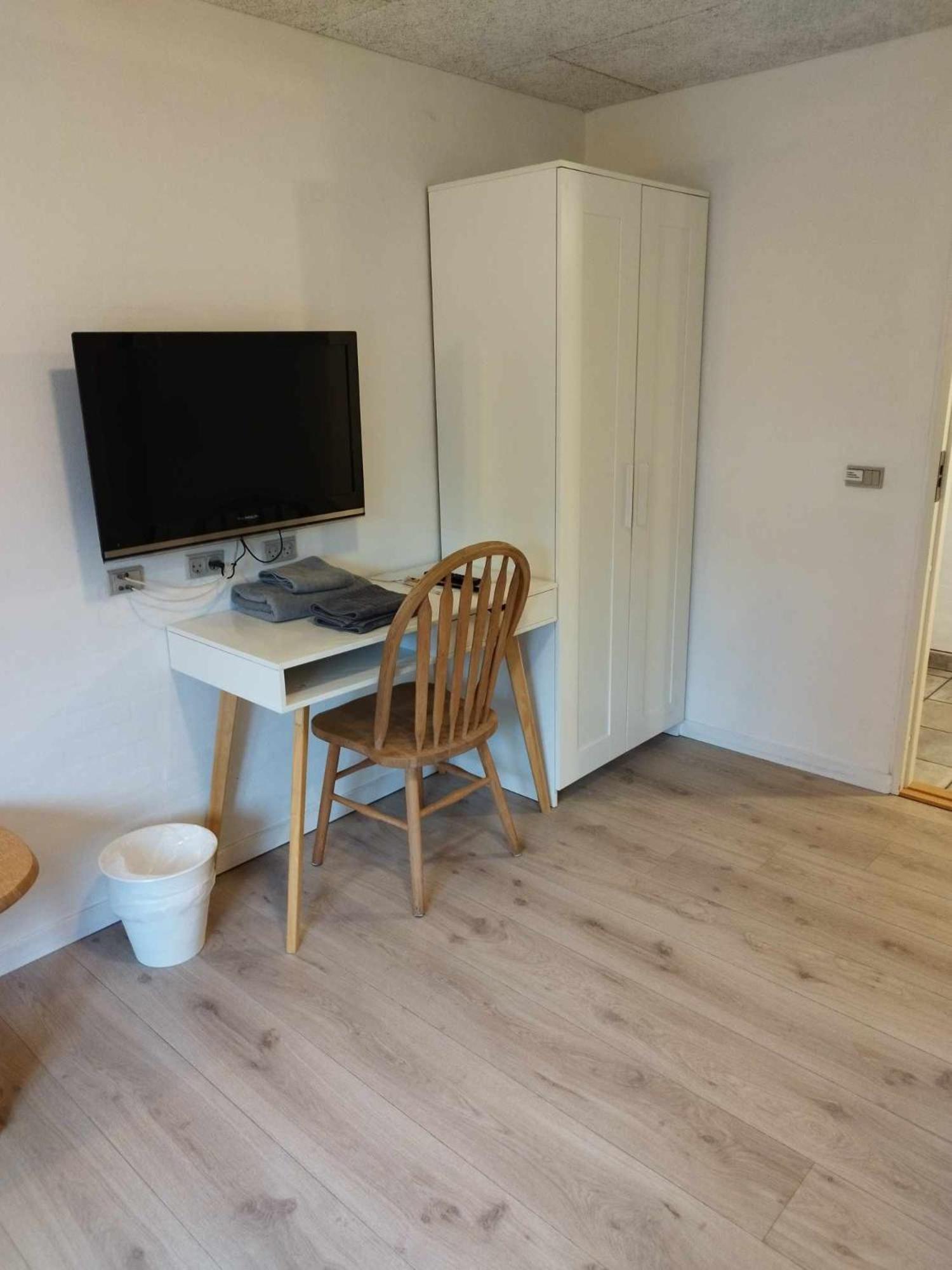 Enkeltværelse med eget badeværelse